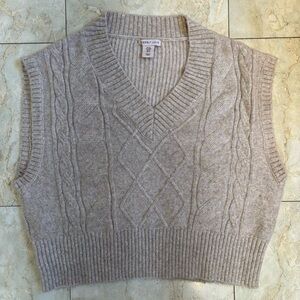 Sincerely Jules Women’s Beige Cable Knit V-Neck Sweater Vest - Size M
